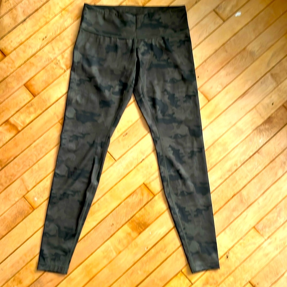 Lululemon camo wonder under